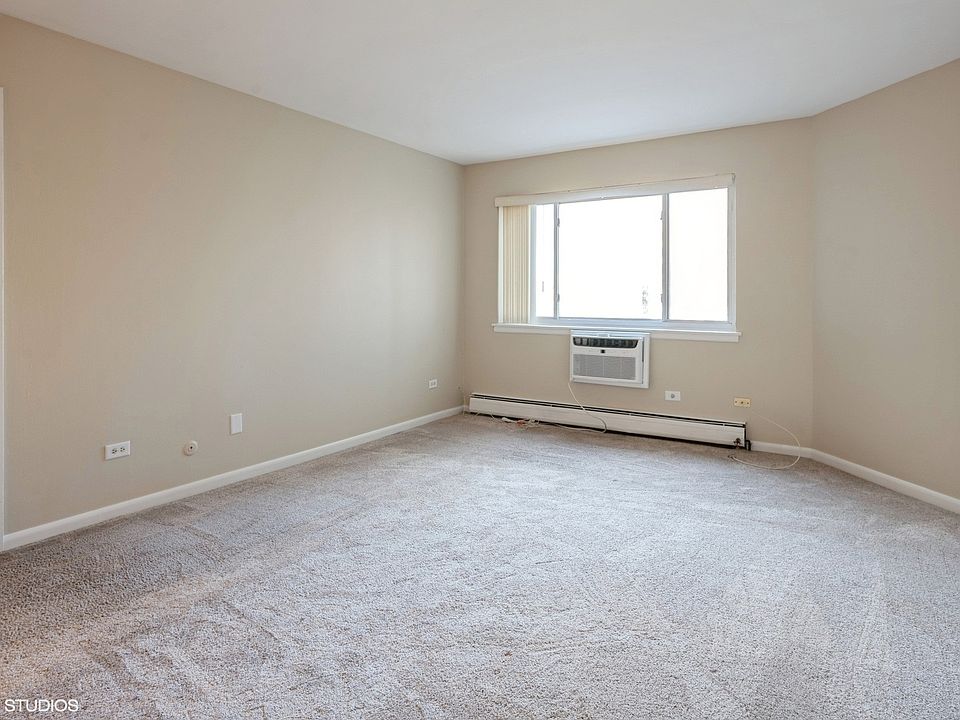 2nd image of 5100 N Sheridan Rd APT 405