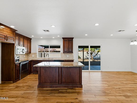 3rd image of 17036 N 38TH Avenue