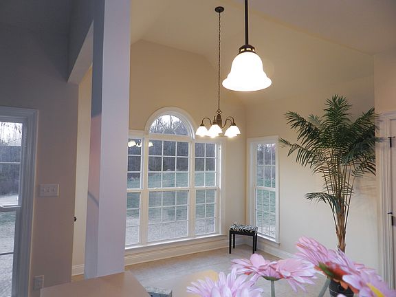 5th image of 9410 Lovett Ln