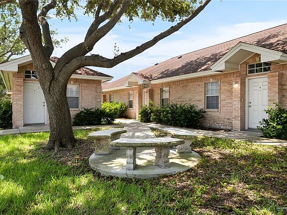 3rd image of 1603 Lexington Cir
