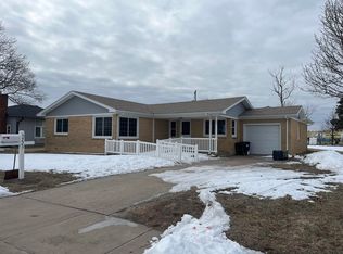 5225 Ridgeway Dr, Great Bend, KS 67530