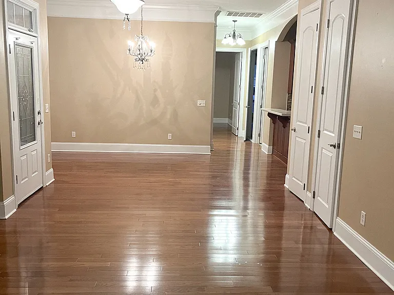 6811 Bayou Ct — Photo 10