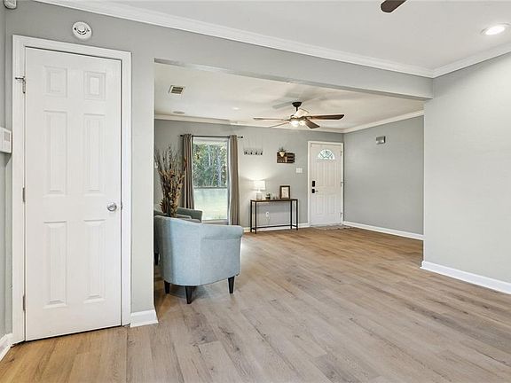 4th image of 2106 Swan St