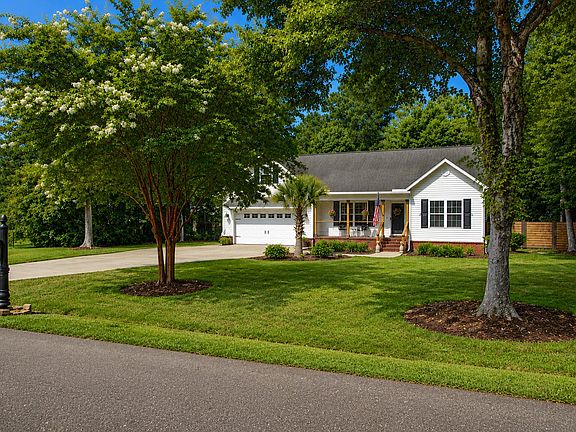 3rd image of 409 Sandy Dr