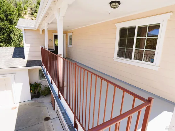 526 Entrada Drive #207, Novato, CA 94949