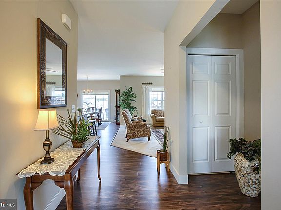 5th image of 915 Sweetbay Ln