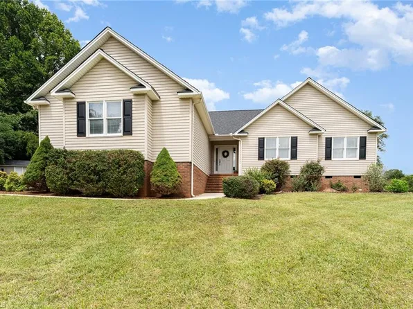 403 Ivy Rock Ct, Randleman, NC 27317