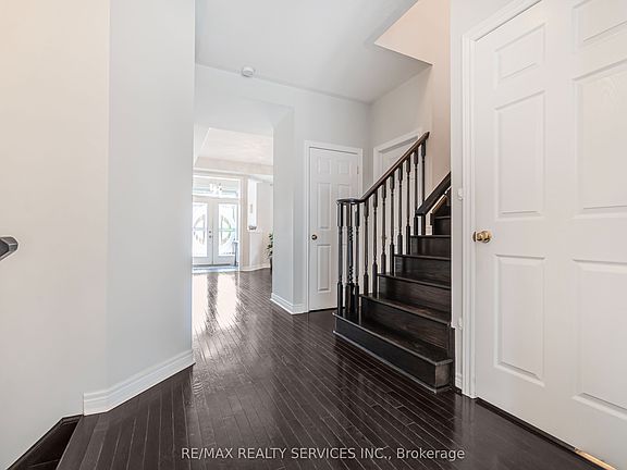 5th image of 406 Cedar Hedge Rd