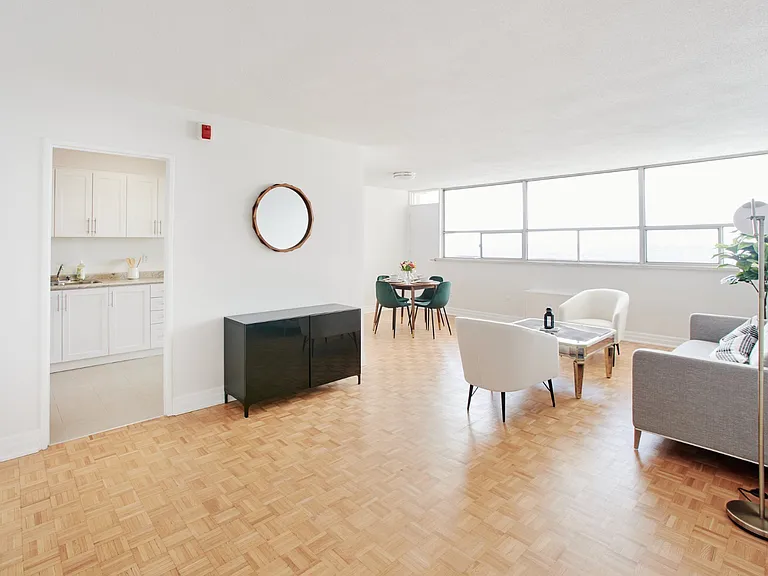 35 Warrender Ave #1 BD — Photo 2