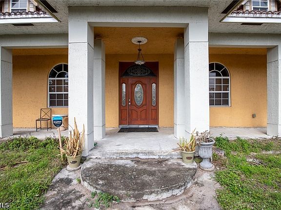 3rd image of 687 Montura Ave