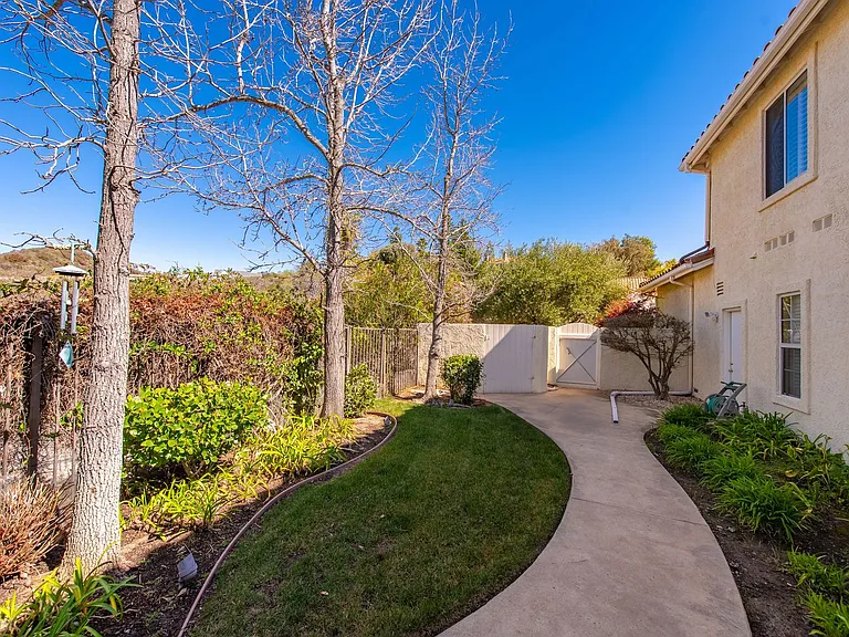 2663 Yellowwood Dr — Photo 36
