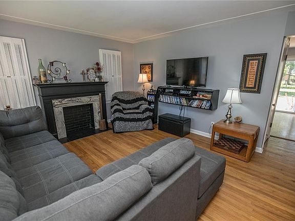 3rd image of 837 Highland Park Blvd