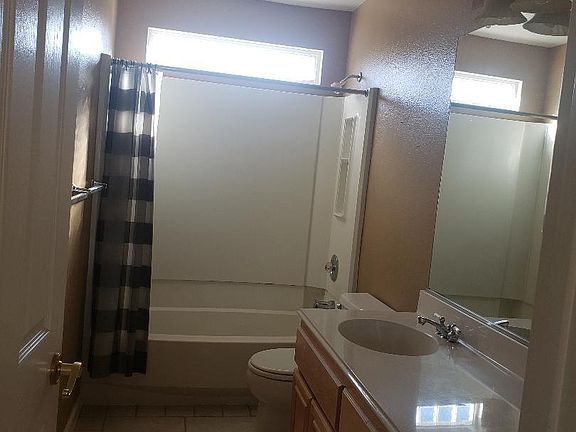 2nd bath room in 2nd floor