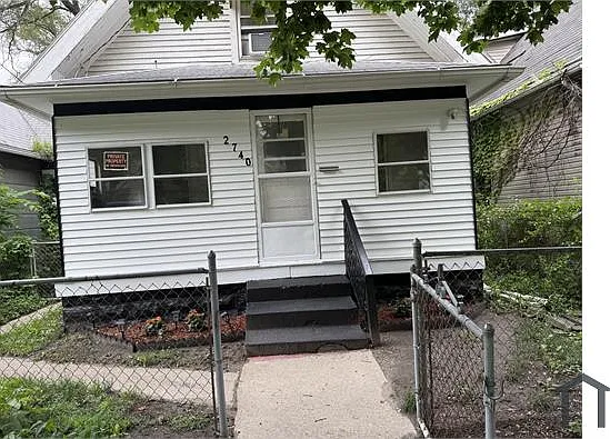3 bed, 858 sqft, $1,100 — Photo 3