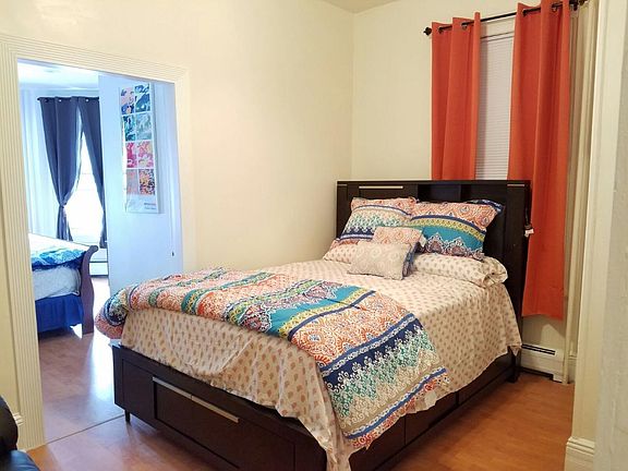 Second Bedroom- Queen Bed