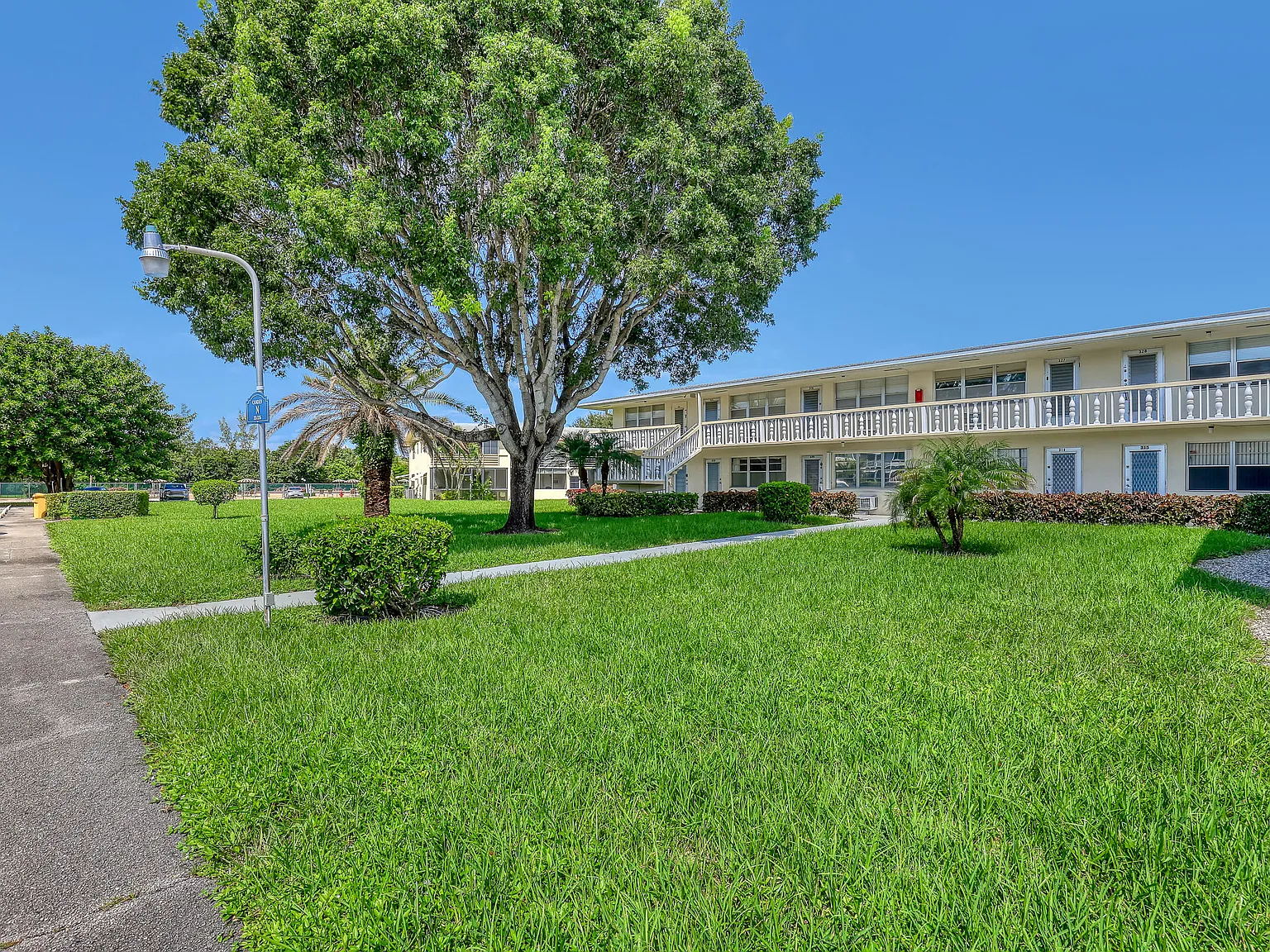1 bed, 1.0 bath, 570 sqft, $1,200 — Photo 2