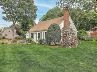 8 Central Ave, Barrington, RI 02806