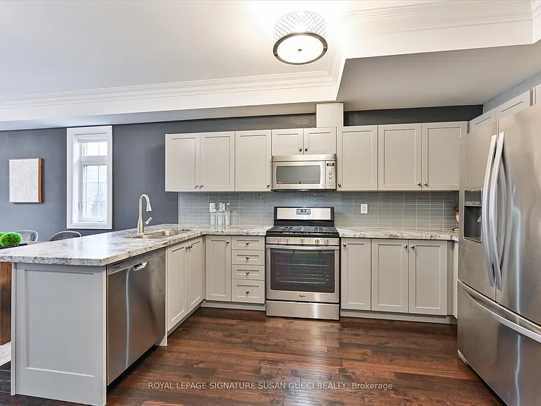 2833 Saint Clair Ave E — Photo 10