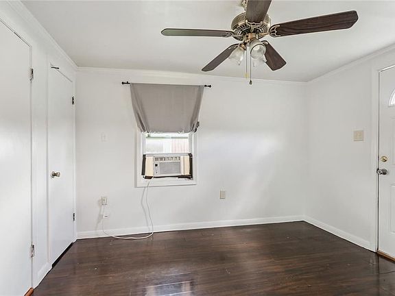 2nd image of 1044 Avenue D #1/2