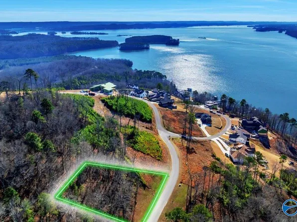 80 Boat House Dr, Guntersville, AL 35976