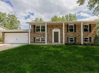 402 Cardiff Ln, Ballwin, MO 63021