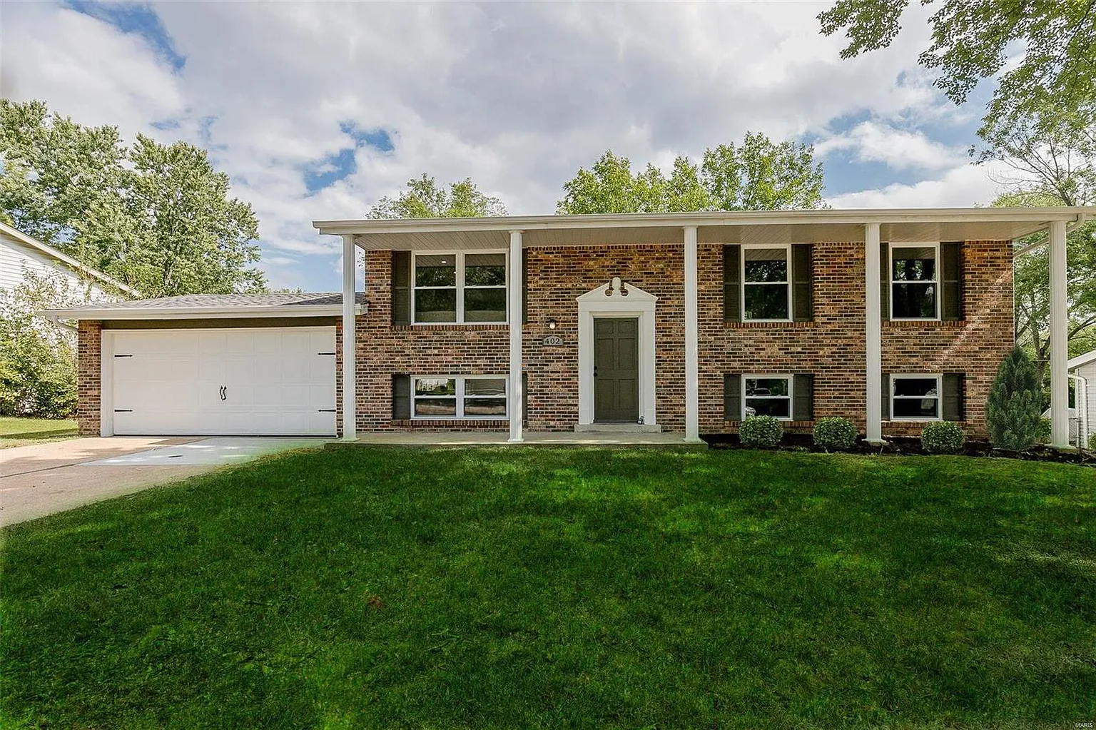 402 Cardiff Ln photo 1