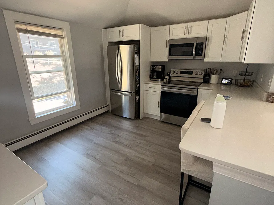 210 Commercial St #2