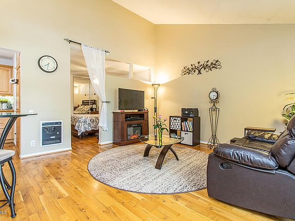 3rd image of 31577 Lindero Canyon Rd Unit 15