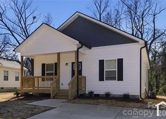 1131 Calhoun St