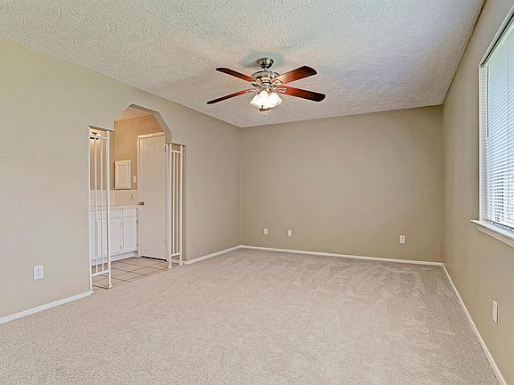 5th image of 2811 Custer Dr
