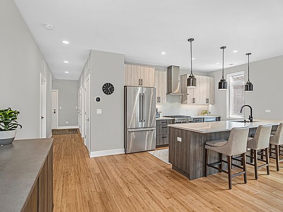 3rd image of 1346 W Sunnyside Ave #2C