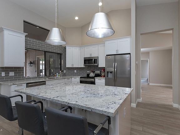 9822_E_Wood_Dr_09  Copy