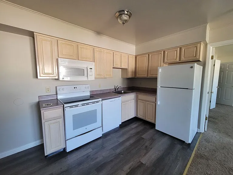 Country Gardens Apartments — Photo 19