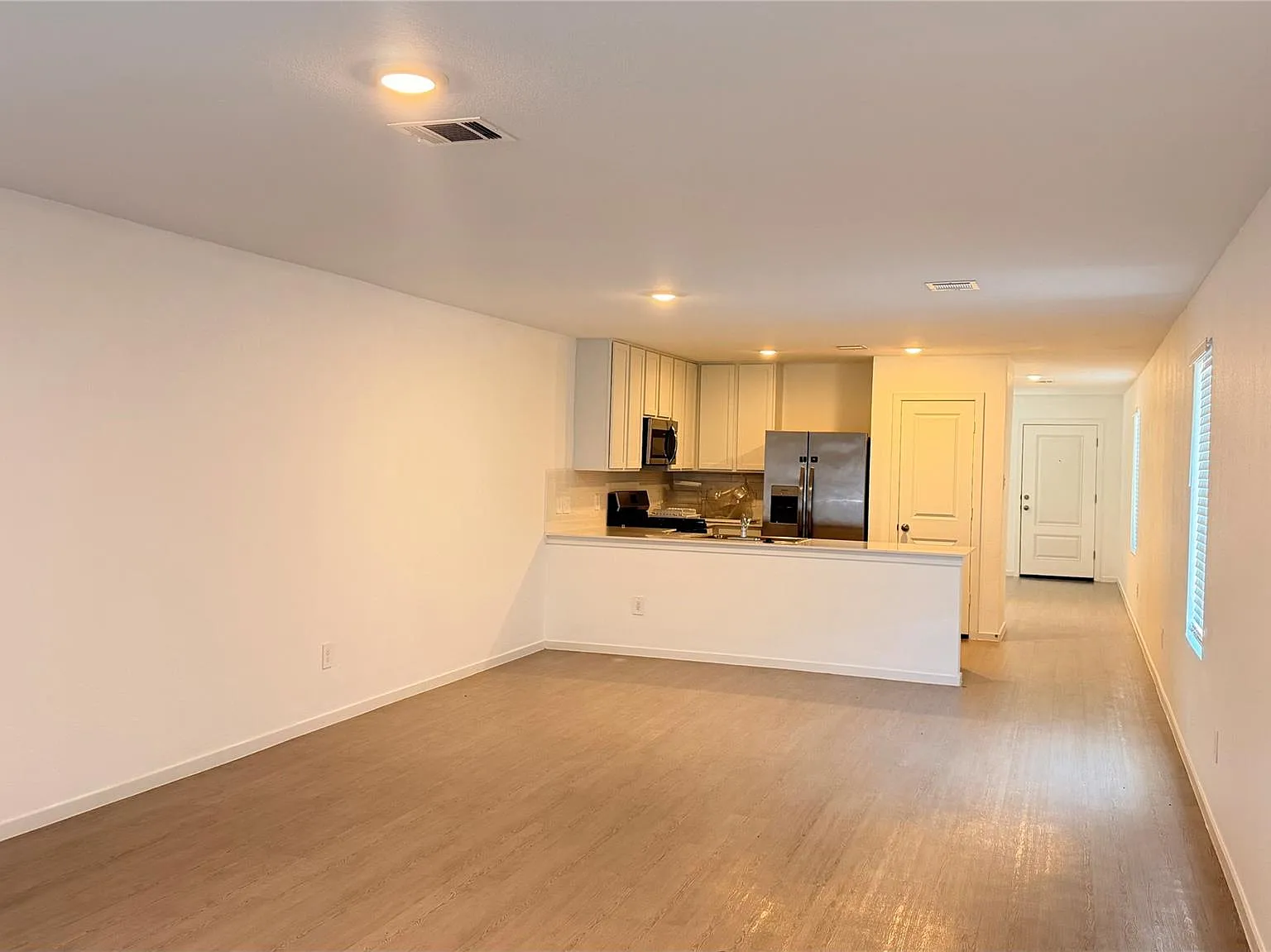 4 bed, 2.0 bath, 1582 sqft, $1,850 — Photo 2