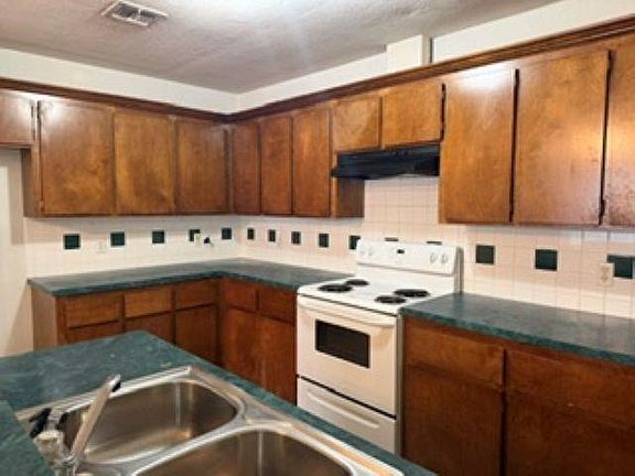 2nd image of 6802 SW Drakestone Blvd