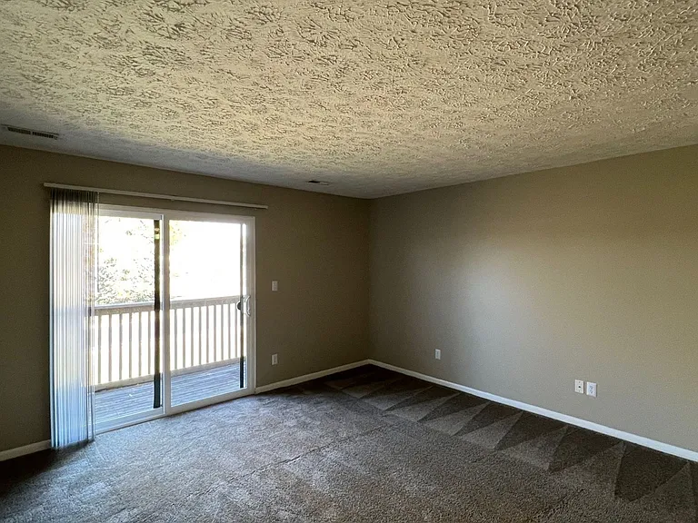 Cross Lakes Apartments — Photo 13