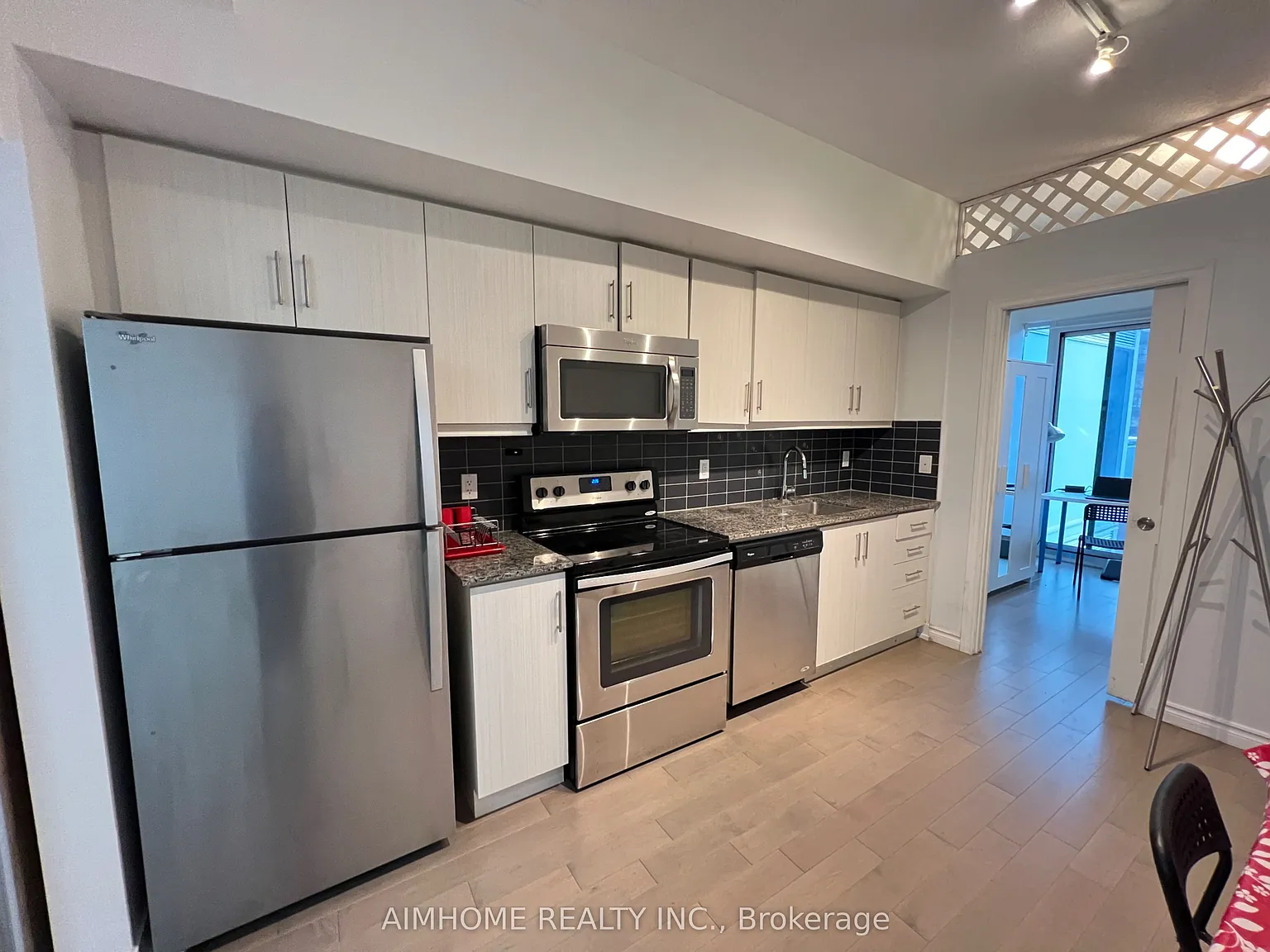 10 Willison Sq — Photo 3