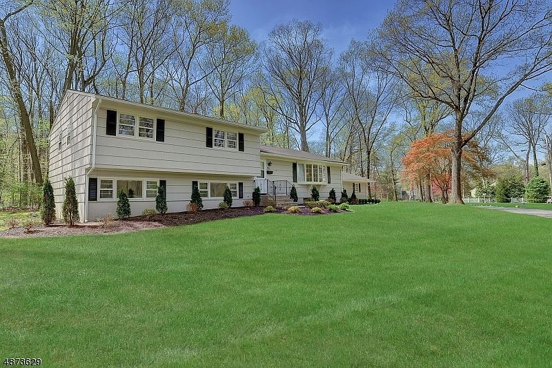 1st image of 568 Burritt Pl