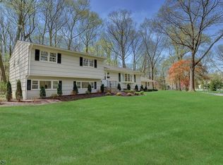 568 Burritt Pl, Wyckoff, NJ 07481