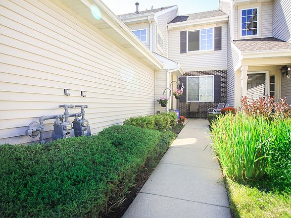 2nd image of 252 Camel Bend Ct #4