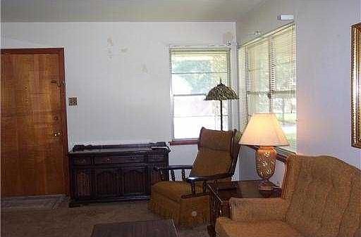 2nd image of 5915 Stratford Pl