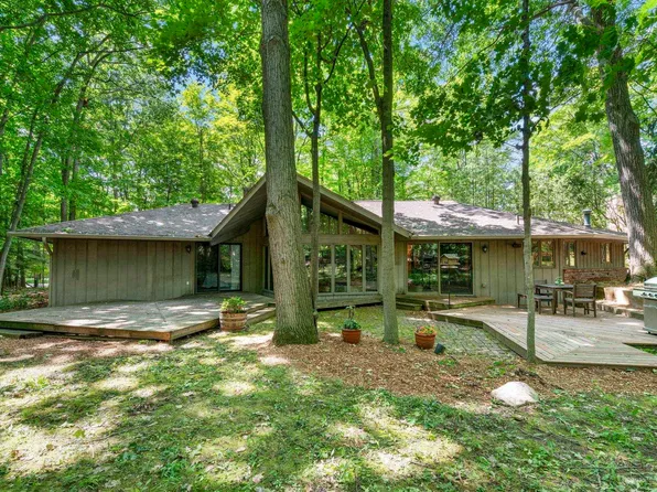 6575 Franklin Woods Dr, Traverse City, MI 49686
