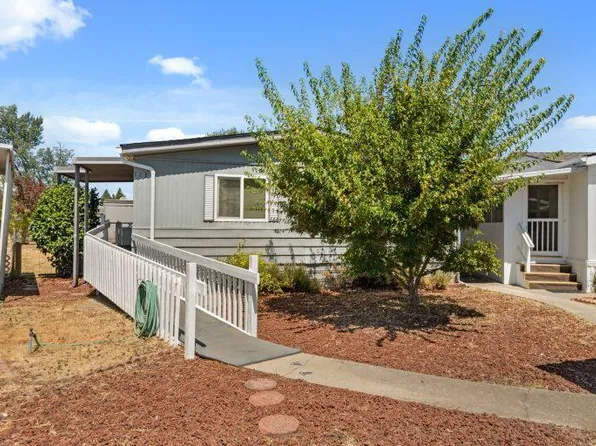 113 Briarwood Way #82, Grants Pass, OR 97526