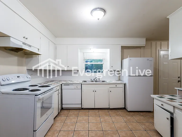 5574 Hartsdale Dr — Photo 6
