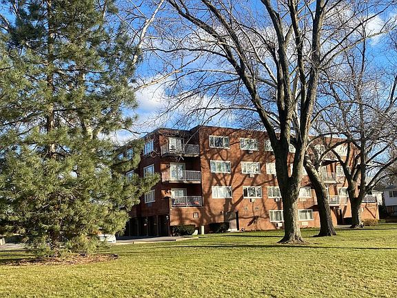 3rd image of 100 N Regency Dr E APT 201