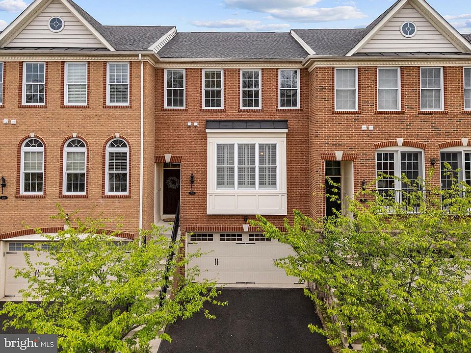 1st image of 206 Croft Sq
