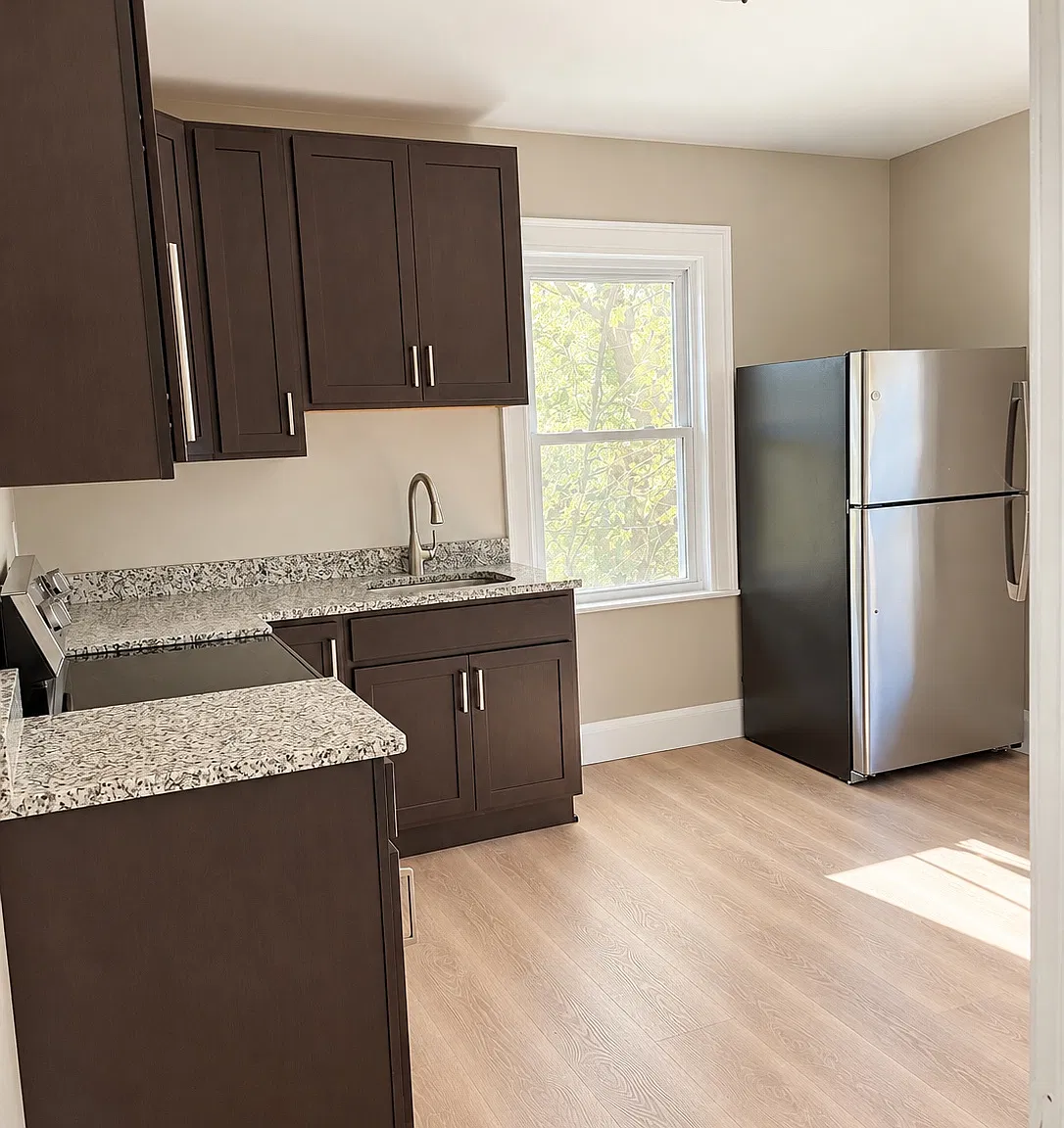 3 bed, 1100 sqft, $1,400 — Photo 2