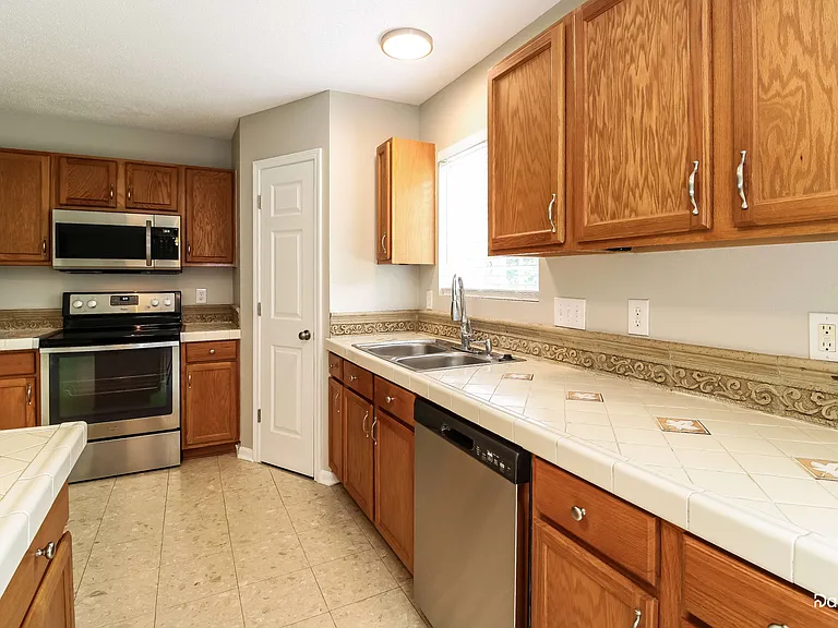 6 Vodington Cir — Photo 2