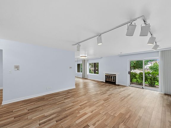 3rd image of 3070 Pheasant Creek Dr APT 106