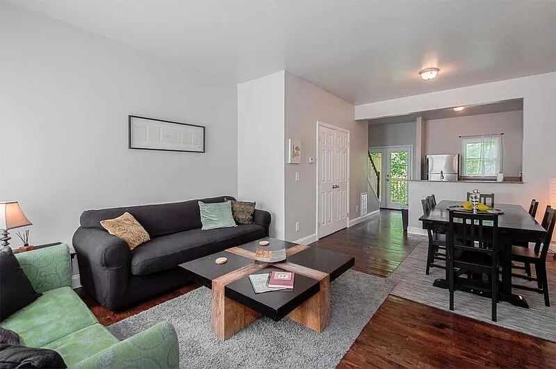 906 Greenwood Ave NE #D